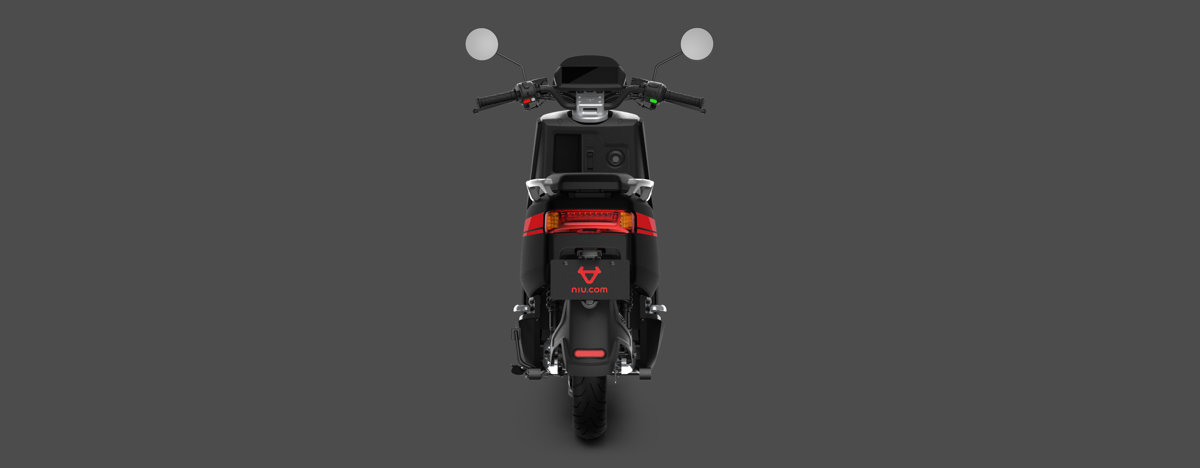 NIU NQi GTs elektro motorollers, melns ar sarkanām svītrām, Standarta baterija